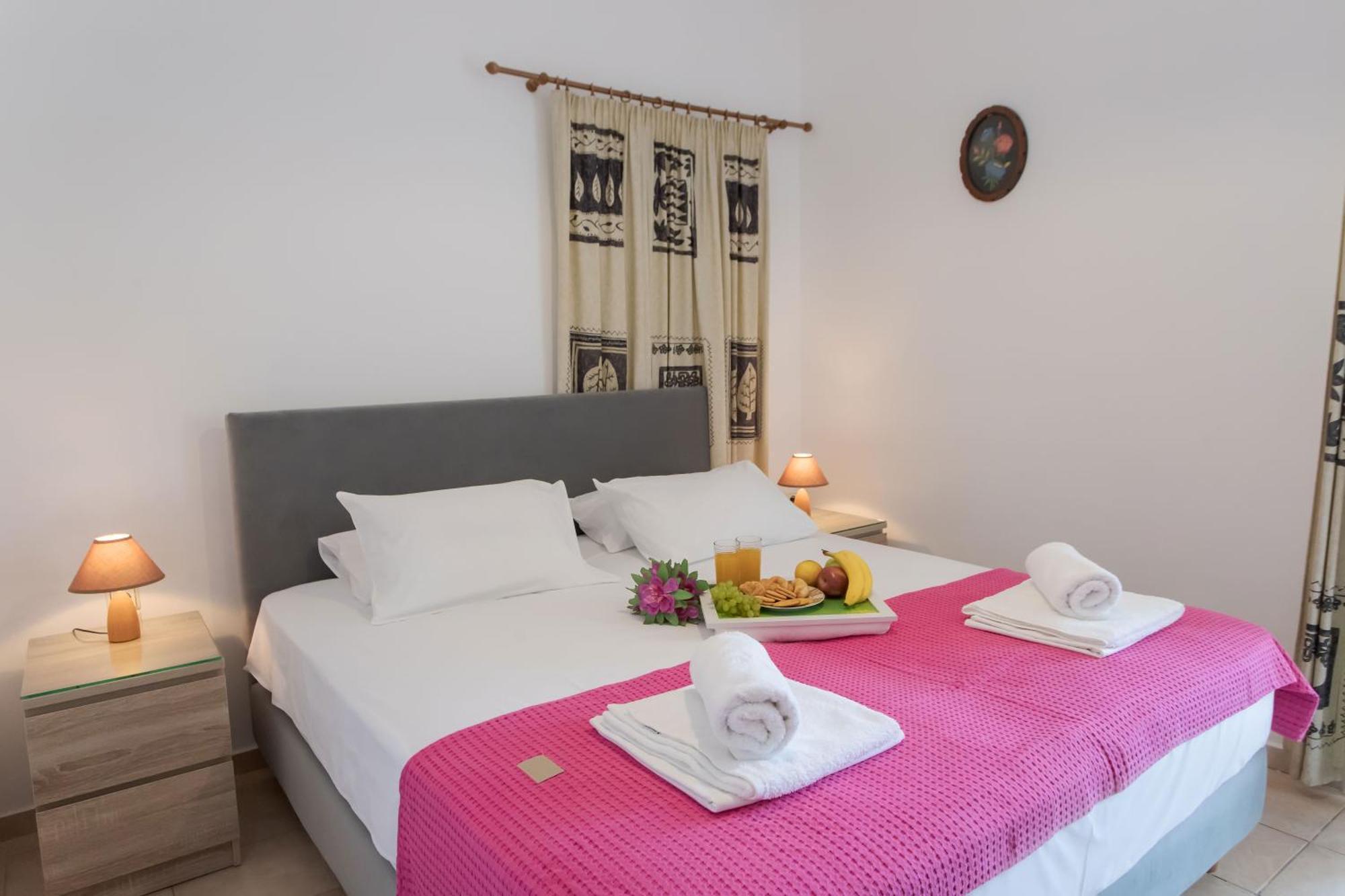 Manos Apartments Almirida Habitación foto